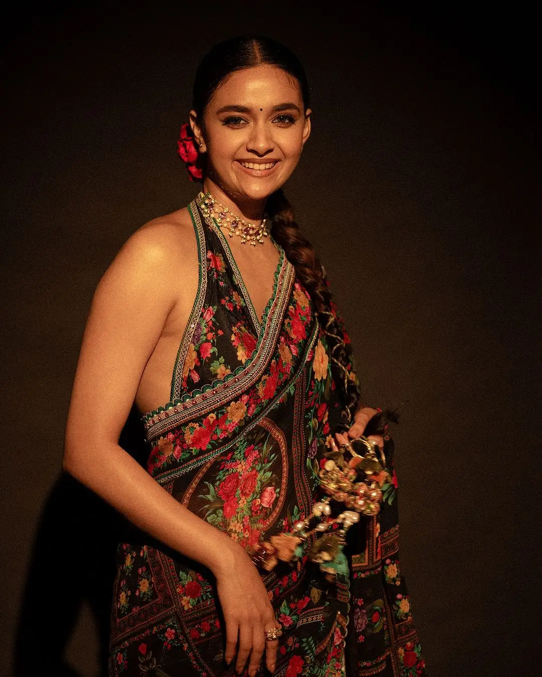 South Indian Actress Keerthy Suresh In Black Saree Sleeveless Blouse